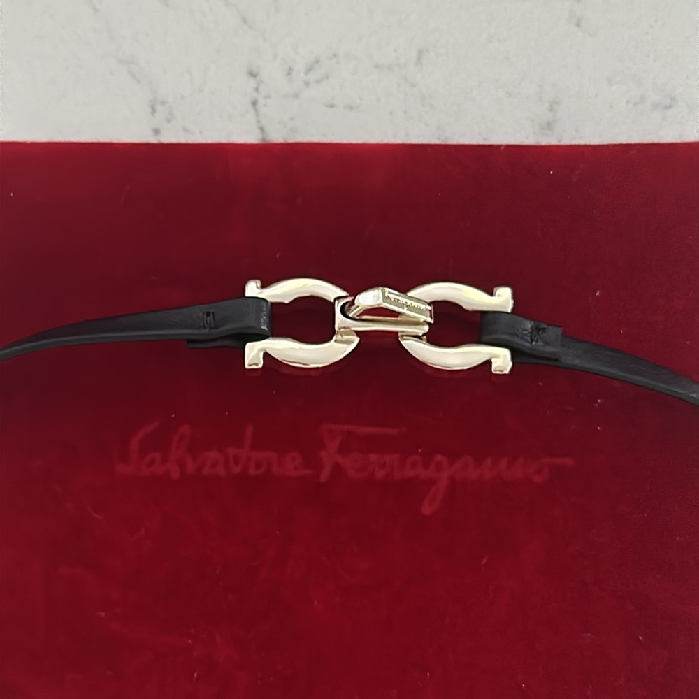 NEW SALVATORE FERRAGAMO BLACK LEATHER GOLD WRAP BRACELET IN ORIGINAL POUCH - Picture 3 of 4